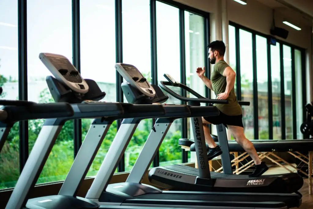 Best Treadmills for beginners - Man on a treadmill