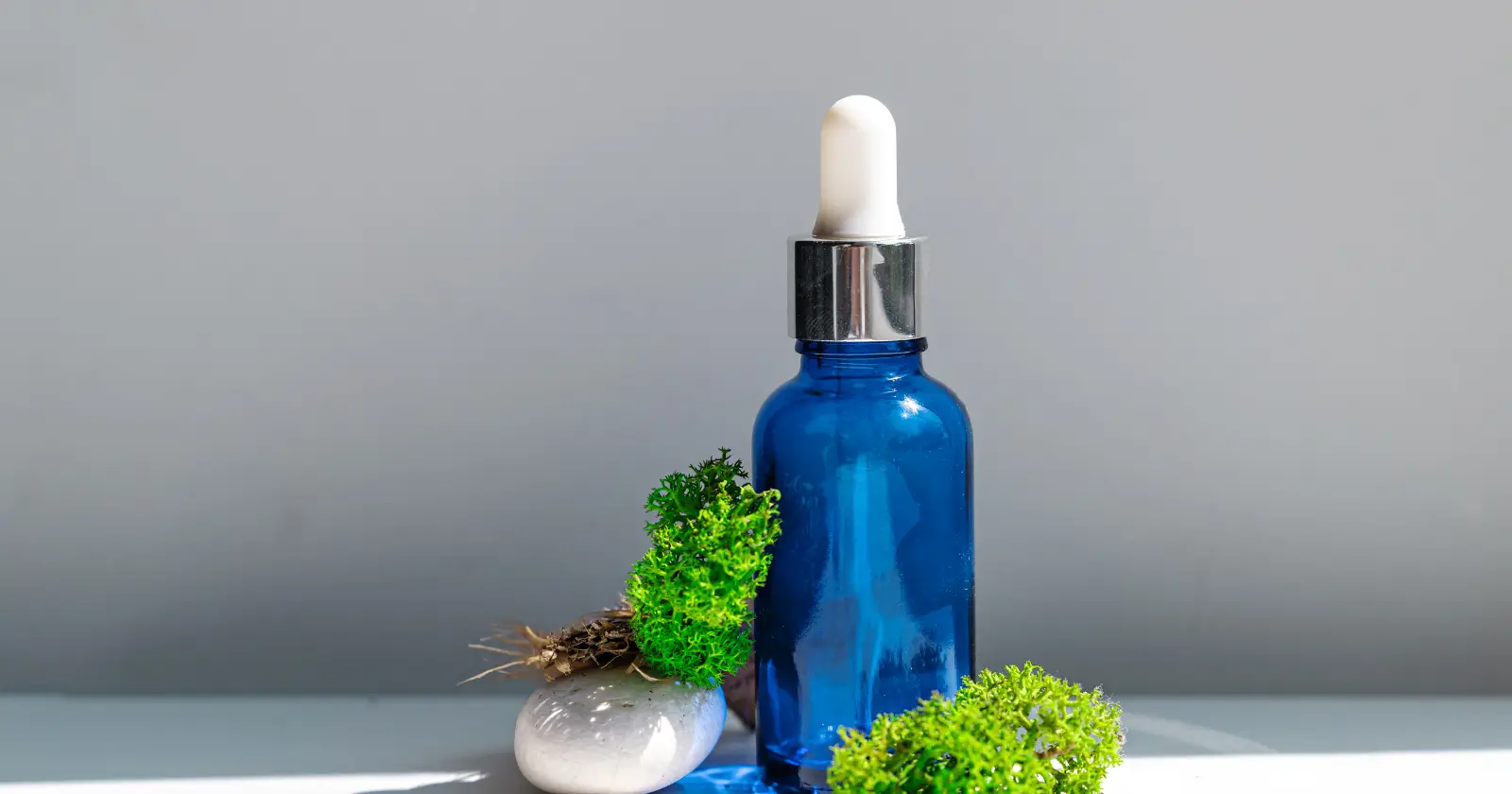 Benefits of Sea Moss – sea moss, a blue dropper bottle, and a petri dish on a table.